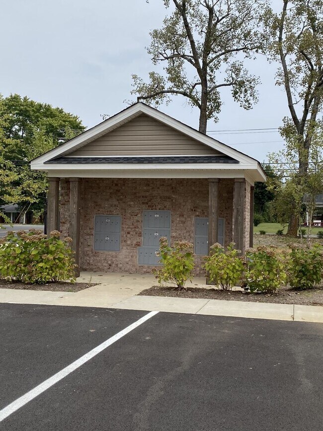 Building Photo - Modern Townhome Close to MTSU