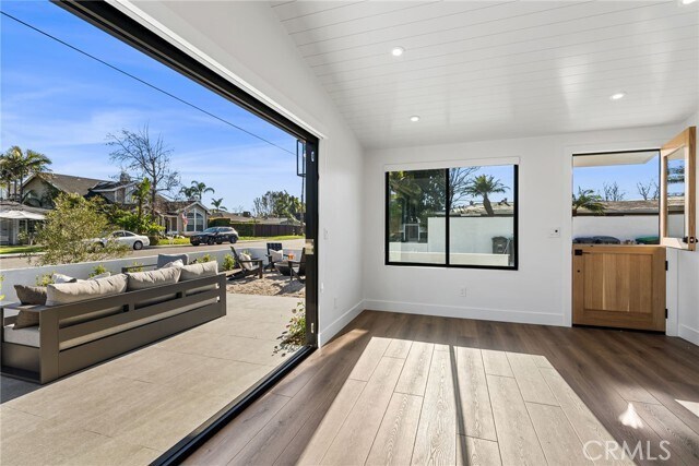 Building Photo - 251 Costa Mesa St