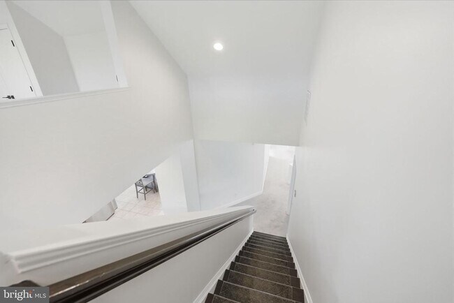 Building Photo - 13940 Greendale Dr
