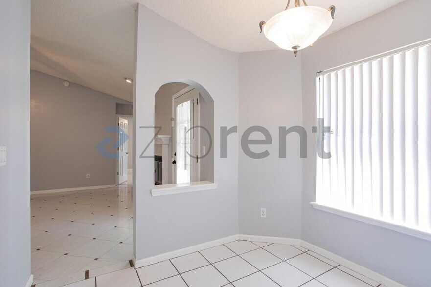 Building Photo - Unit