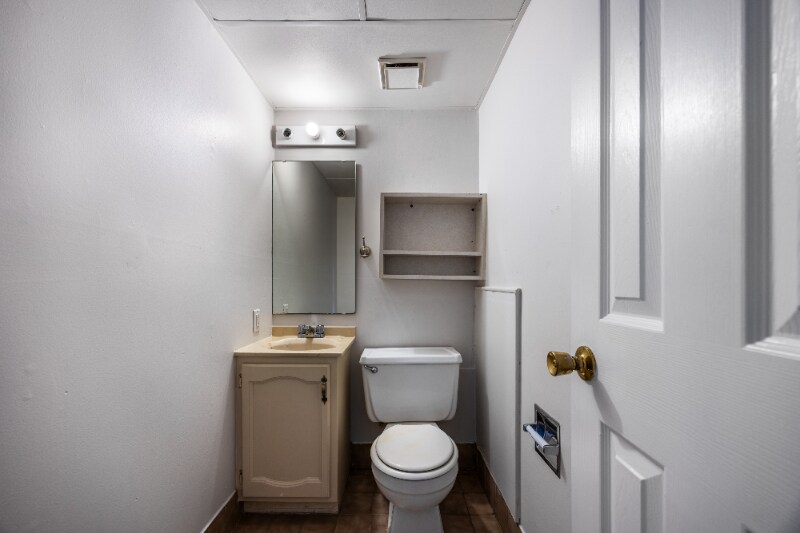 Building Photo - 914 SW 8th Ave