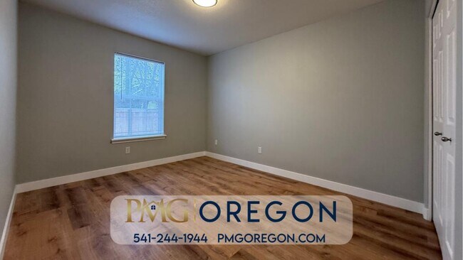 Building Photo - 608 SE Liberty Dr