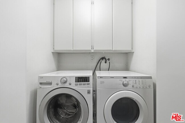 Building Photo - 4345 Canoga Ave