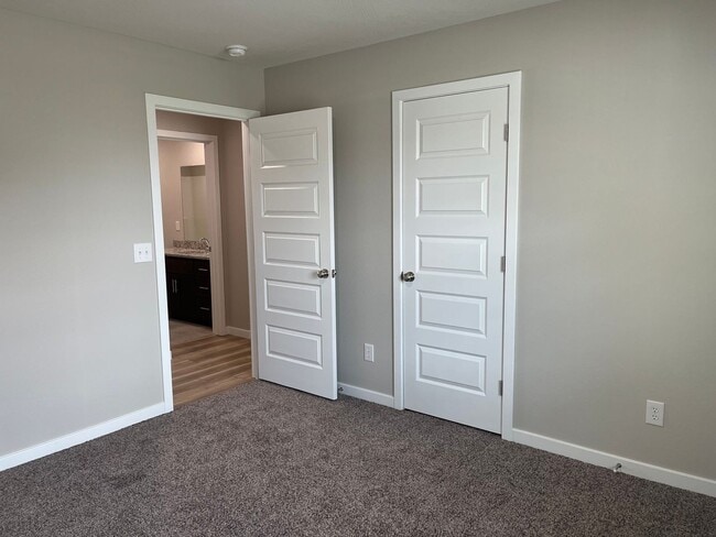 Building Photo - Where Convenience Meets Luxury.