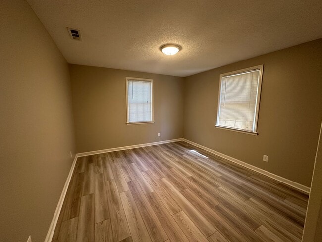 Building Photo - Charming 2 Bed 1 Bath Home In Nashville