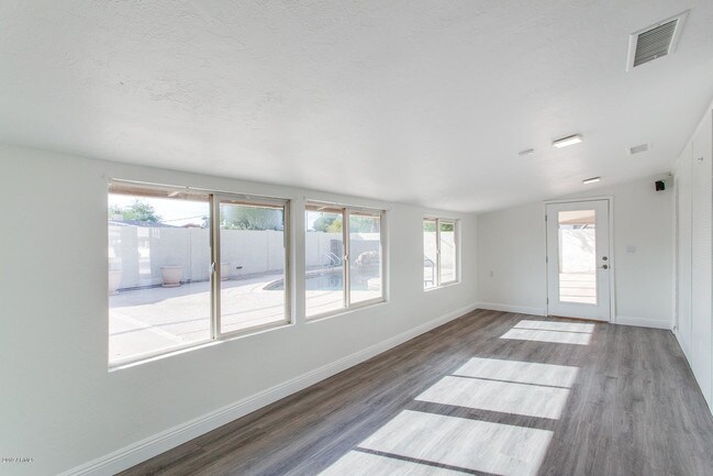 Building Photo - 8233 E Hubbell St
