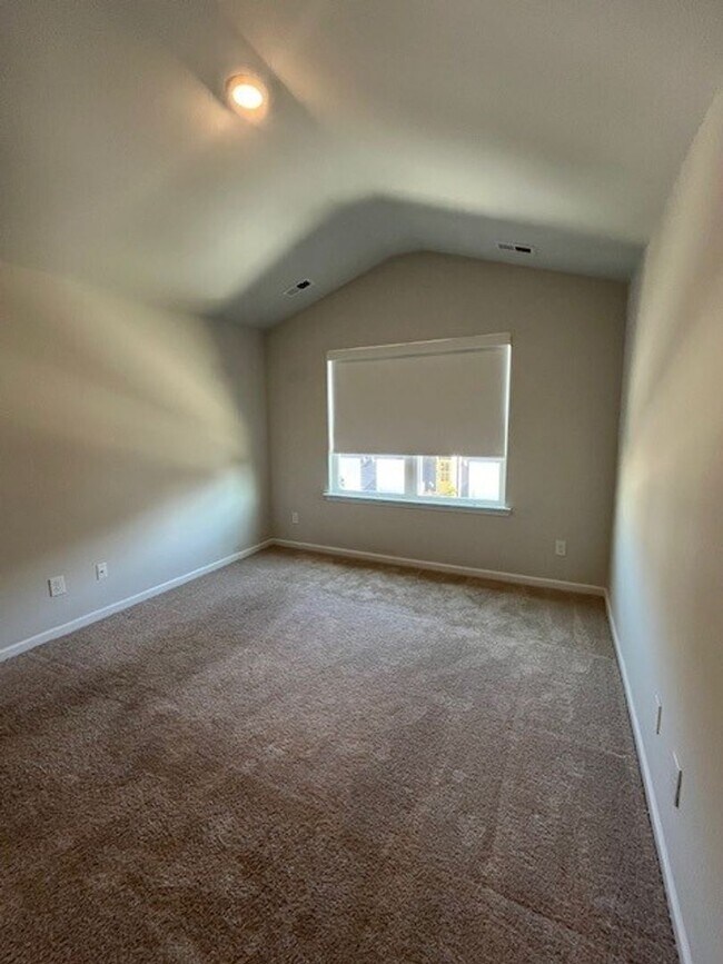 Building Photo - B6760 ( tenant break lease 5/12/26)