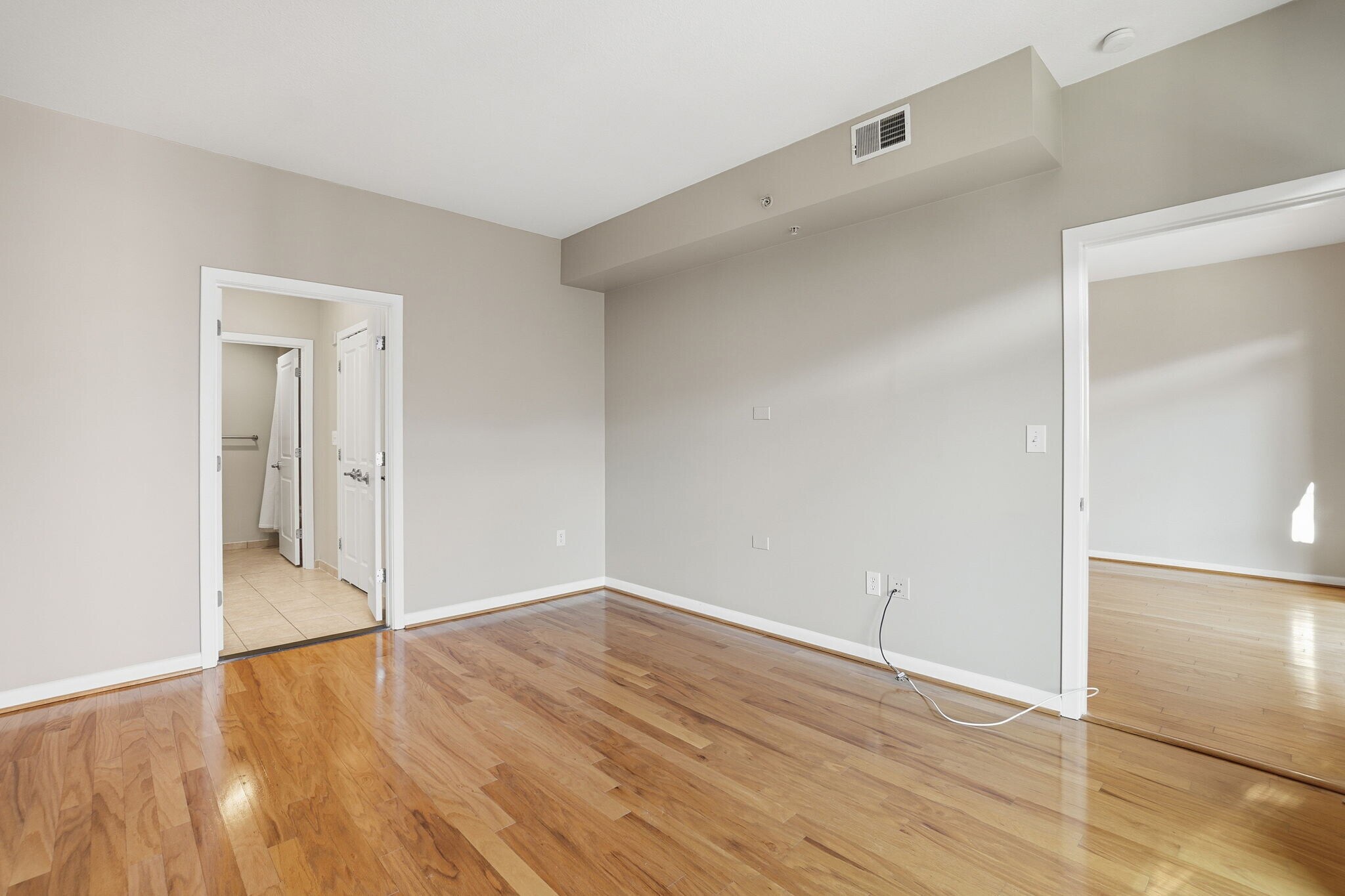 Building Photo - 1001 L St NW