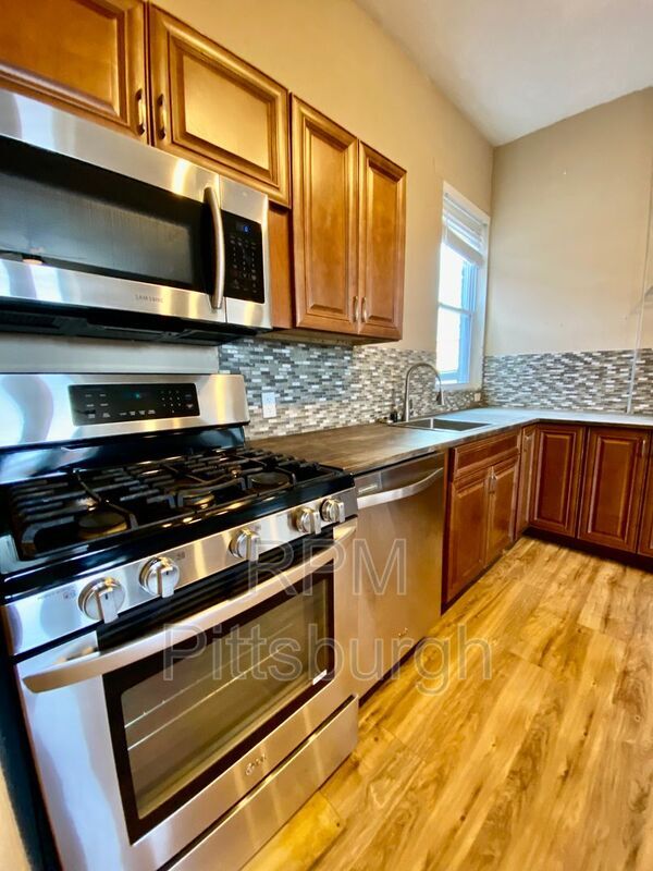 Building Photo - 1305 Allegheny Ave