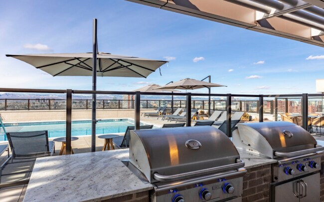 Building Photo - 1045 Lincoln St