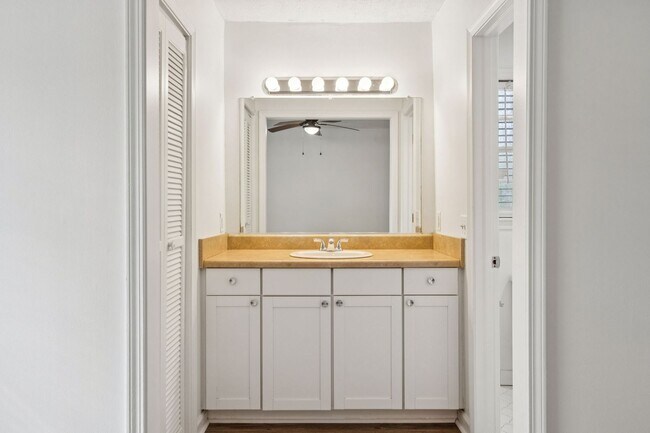 Building Photo - 3BR/2BA Home with Fireplace and Fenced Yard in Mt Pleasant