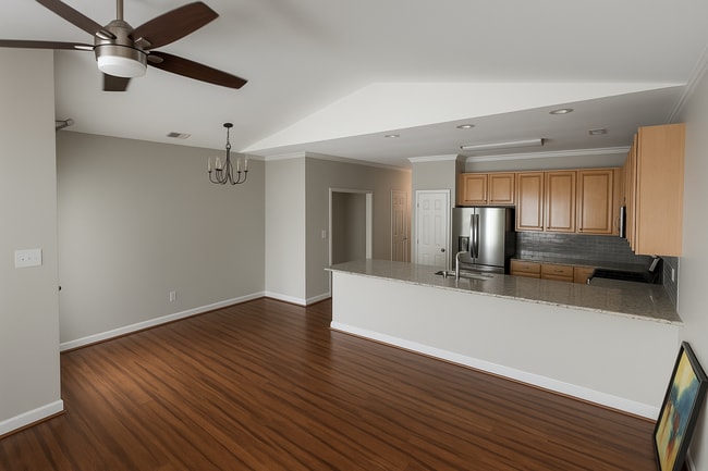 Building Photo - 3 Bed 2.5 Bath Townhome In Governors' Village