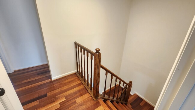 Building Photo - Beautifully Remodeled  End-Unit Townhome