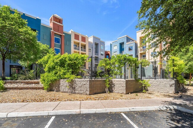 Building Photo - 38 E Serene Ave