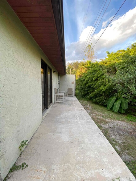 Building Photo - 916 Buccaneer Dr