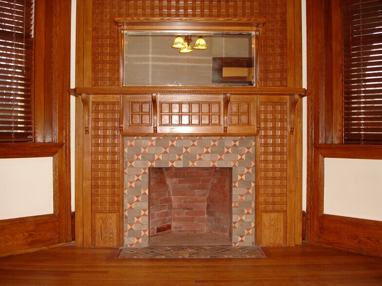 Building Photo - 218 W Montgomery Ave