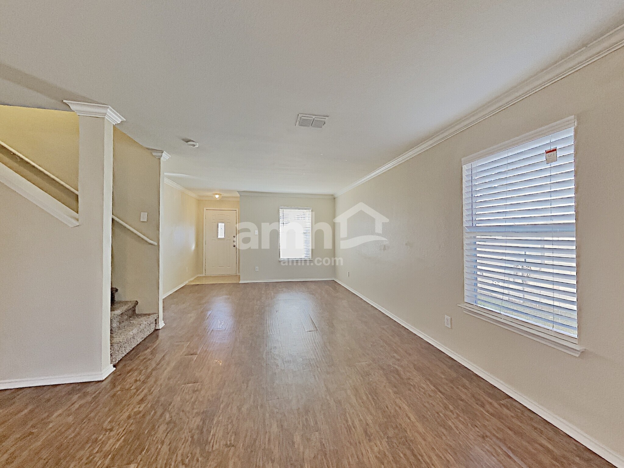 Building Photo - 5839 Sherbrooke Oak