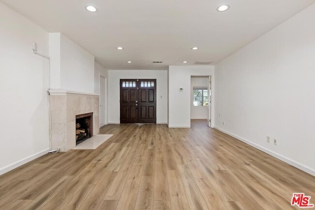 Building Photo - 12120 Aneta St