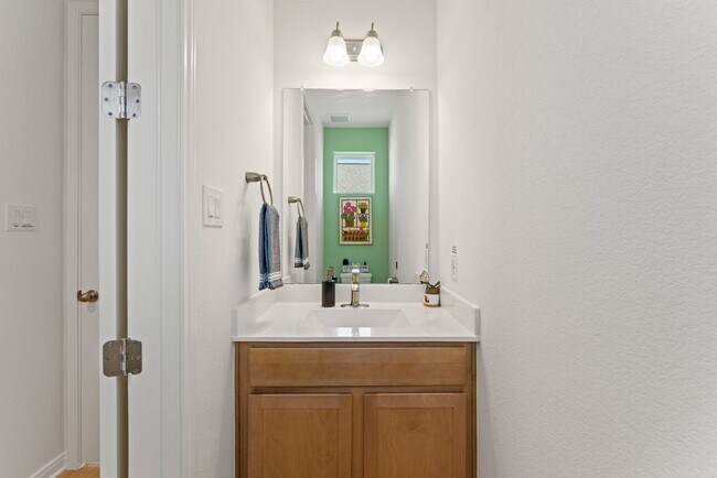 Building Photo - 2119 Hofstaat