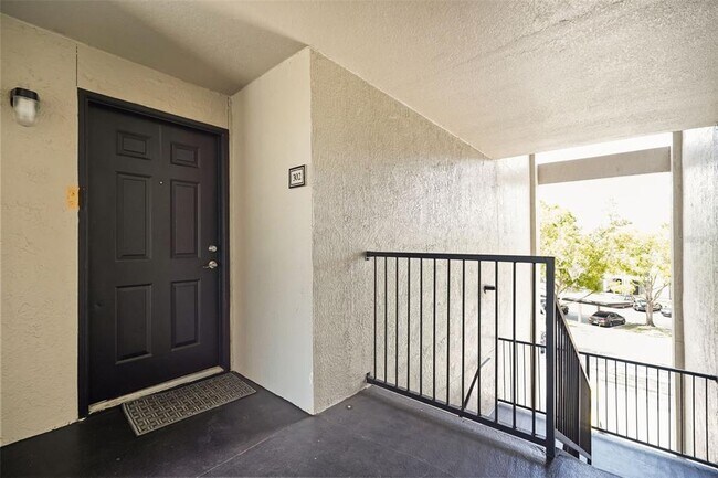 Building Photo - 7511 Seurat St