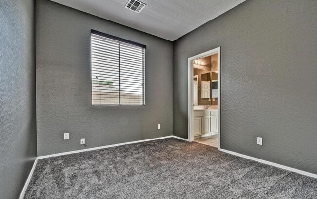 Building Photo - 14284 W Woodbridge Ave