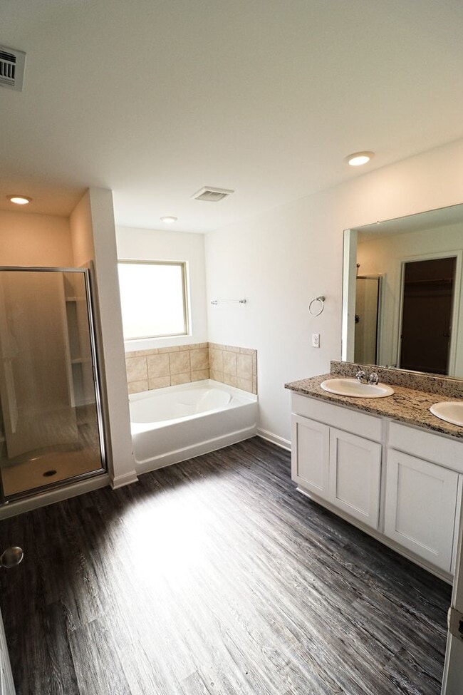Building Photo - Look 4/3 in Zachary!