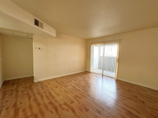 Building Photo - This charming 2-bedroom, 2-bathroom offers...