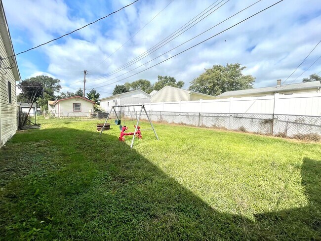 Building Photo - Spacious Ranch in Old Towne – Incredible V...