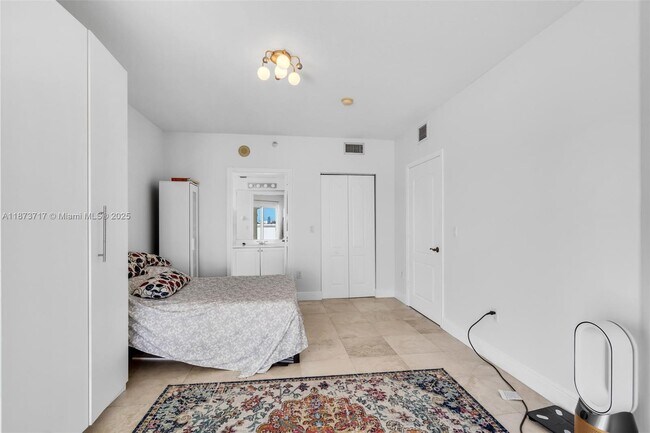Building Photo - 1627 SW 37th Ave