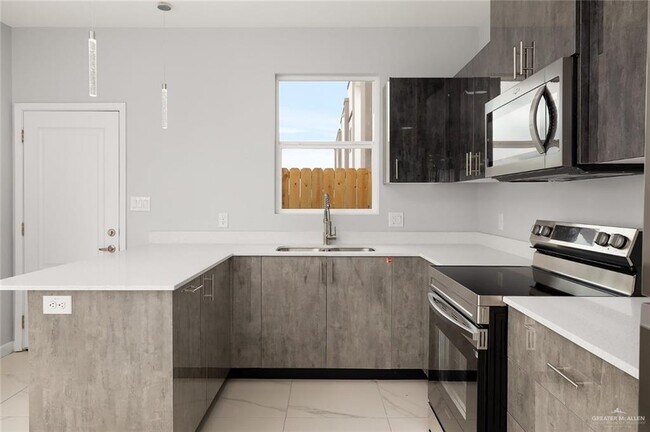 Building Photo - 3519 S Dominique Dr