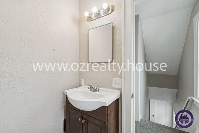 Building Photo - 4218 Parrakeet Ave