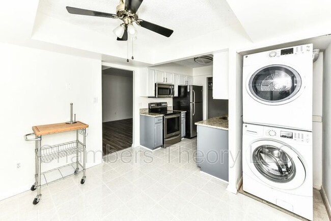 Building Photo - 10204 Bushman Dr
