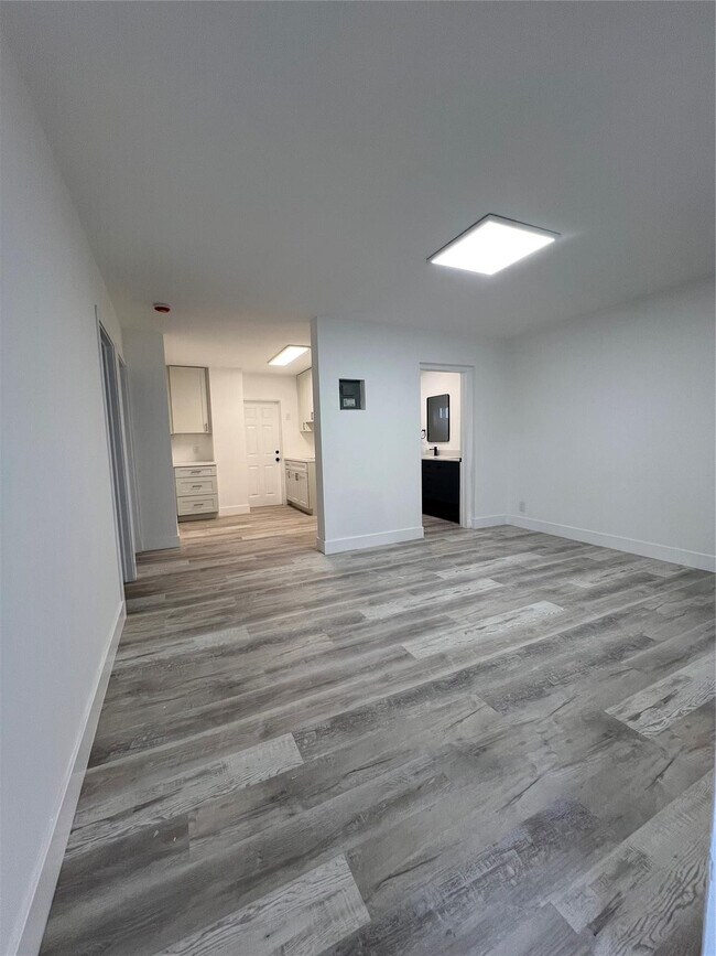 Building Photo - 2115 N Ocean Blvd