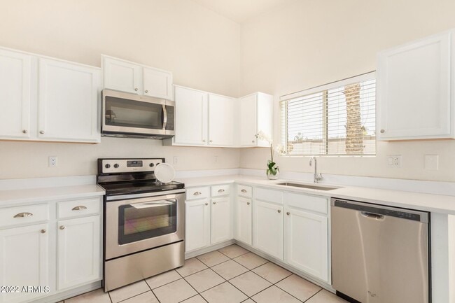 Building Photo - 5960 S Brittany Ln