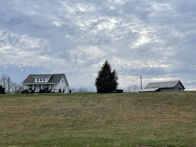 Building Photo - 555 Hopewell Rd