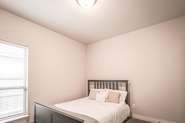 Building Photo - 16323 Pintado Forest Rd