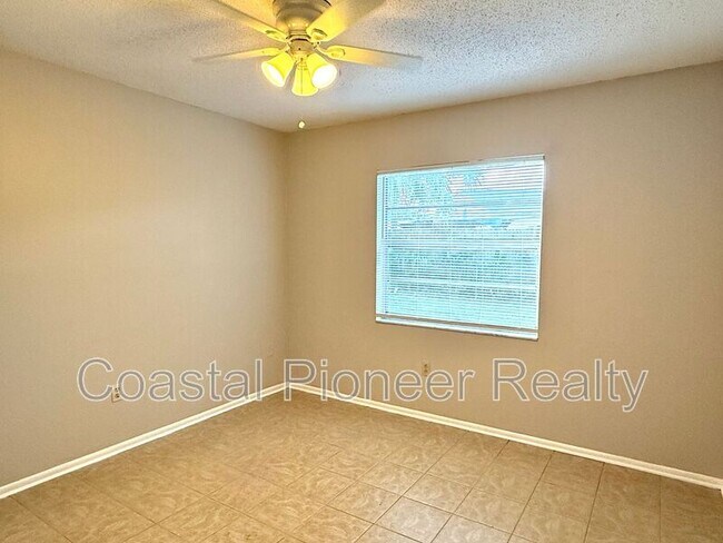 Building Photo - 5723 Kneeland Ln