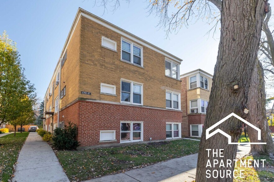 Building Photo - 6731 N California Ave