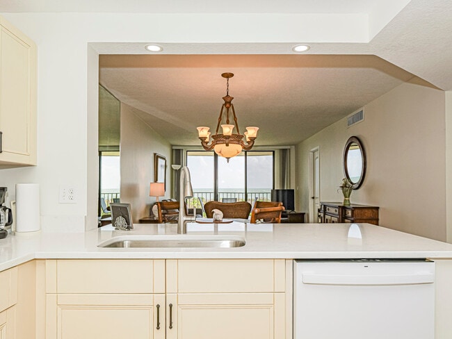 Building Photo - 4200 N Hwy A1A