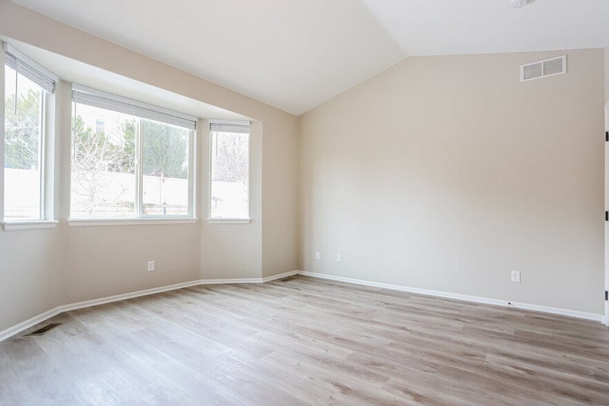 Building Photo - 2550 Paint Pony Cir