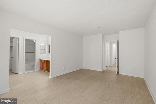 Building Photo - 3709 S George Mason Dr