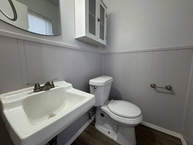 Building Photo - 1201 Ridgemont Dr