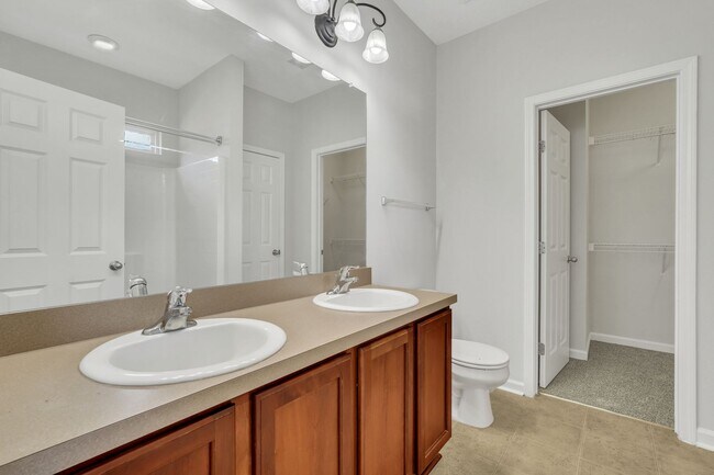 Building Photo - 145 Red Oak Dr