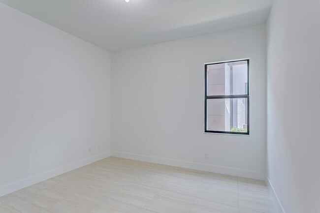 Building Photo - 13559 Artisan Cir
