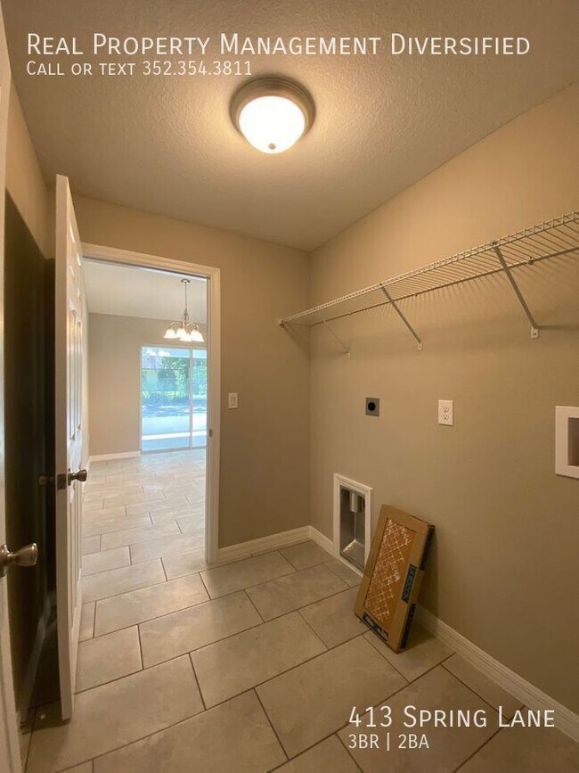 Building Photo - 413 Spring Ln