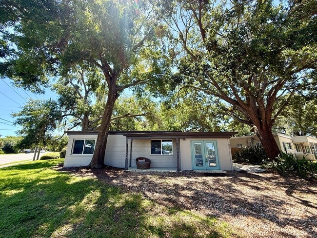 Building Photo - ADORABLE 2 BED WINTER PARK RENTAL HOME