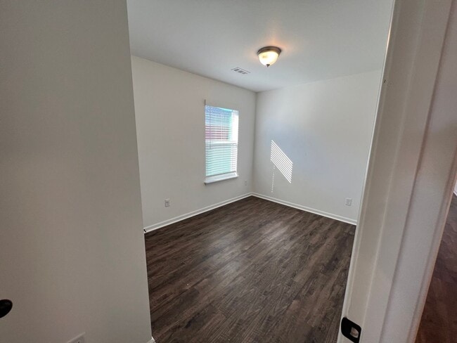 Building Photo - New 3 Bedroom Townhome ($999 Per Month)