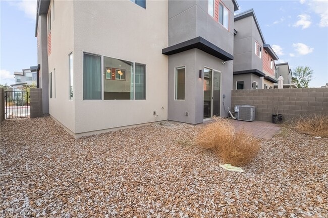Building Photo - 3192 Vittoria Ave