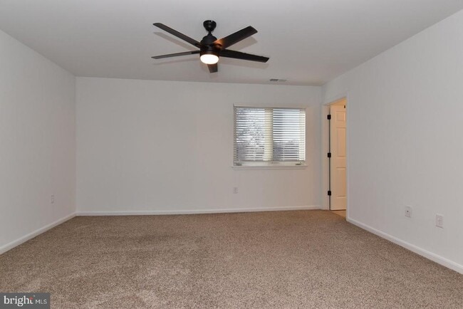 Building Photo - 117 Lakeside Dr