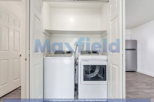 Building Photo - North Salt Lake 2 BD 1 BA Only $500 Deposit - Upper Level - Brookside Lofts Unit 7
